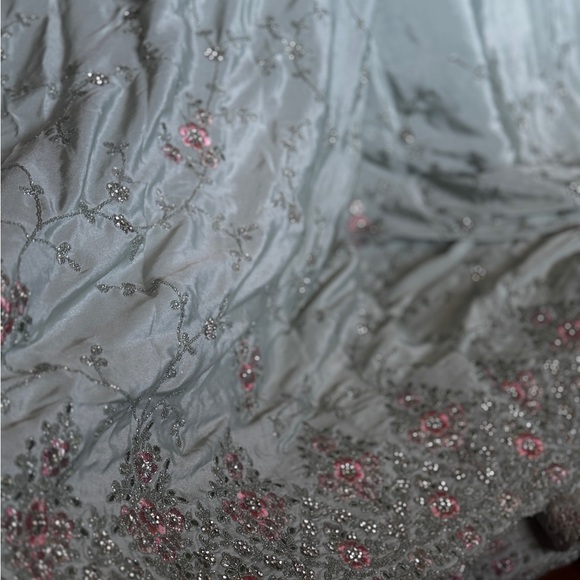 Elegant Floral Embroidered Saree in Green and Pink - Picture 10 of 11